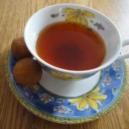 紅茶の香りと苺ジャムのフルーティな甘味が
とっても美味しかったです。^^
キャラメルドーナツと一緒に頂きました♪